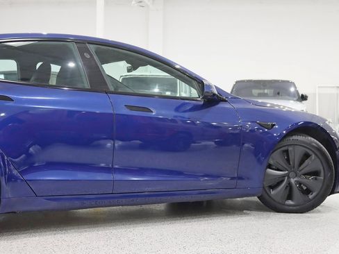 Used 2021 Tesla Model S Plaid image 11