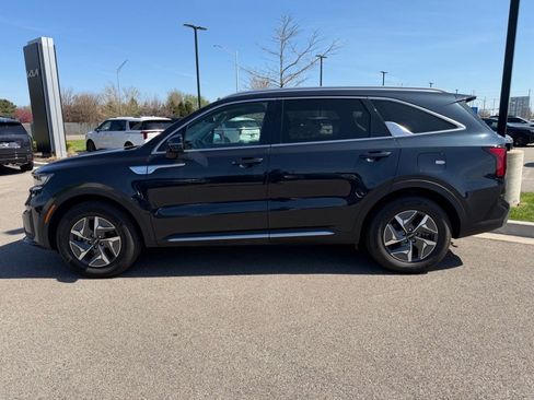 Used 2022 Kia Sorento S AWD/4WD image 3
