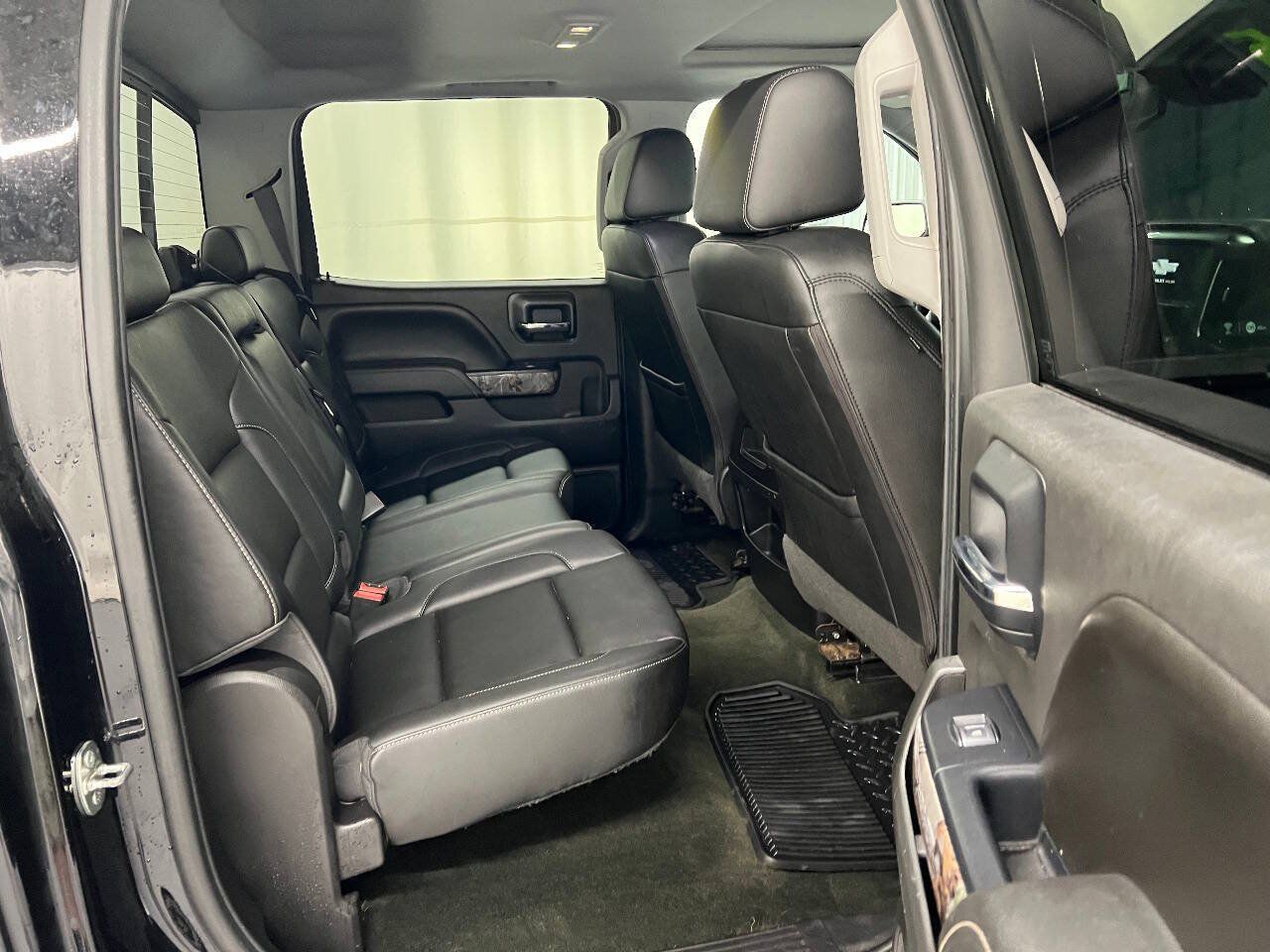 Used 2017 Chevrolet Silverado 1500 LTZ Z71 w/ Realtree Edition AWD/4WD image 10