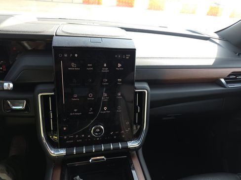 Used 2025 GMC Yukon Denali image 10