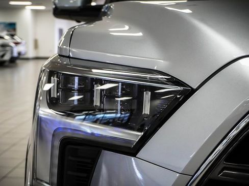 Used 2025 Toyota Sequoia Platinum image 28