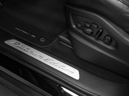 Used 2023 Porsche Cayenne Platinum Edition image 27