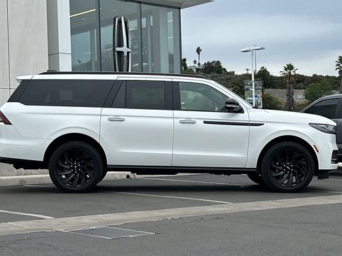 New 2025 Lincoln Navigator L Reserve w/ Jet Appearance Package image 2