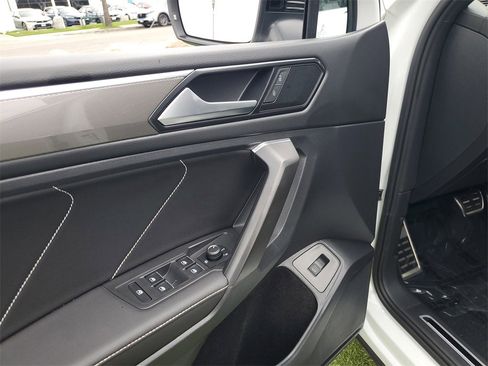 Used 2022 Volkswagen Tiguan SE R-Line image 22