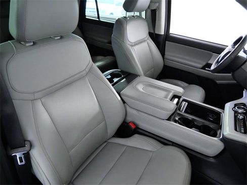 Certified 2025 Ford Expedition Active image 12