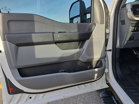 Used 2023 Ford F250 XL w/ XL Chrome Package image 23