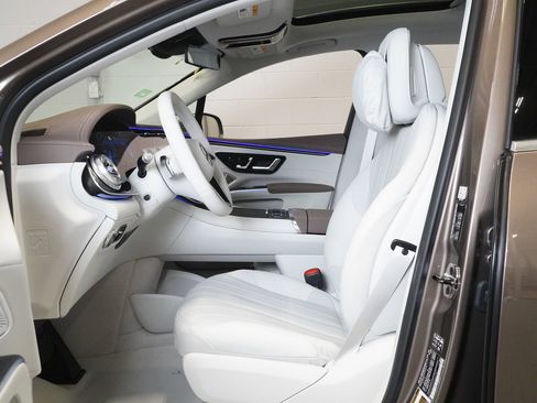 New 2027 Mercedes-Benz EQS 400 4MATIC SUV image 14