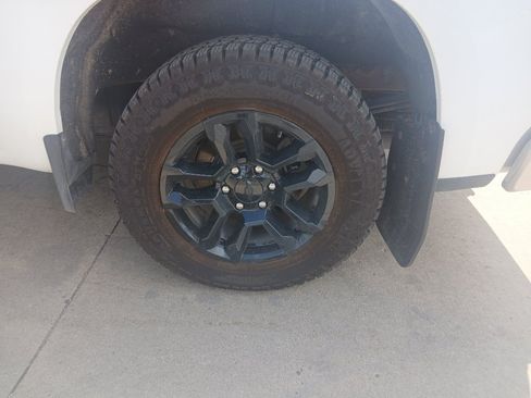Used 2022 Chevrolet Silverado 1500 LT AWD/4WD image 9