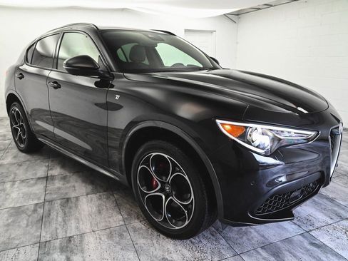 Used 2023 Alfa Romeo Stelvio Ti image 3