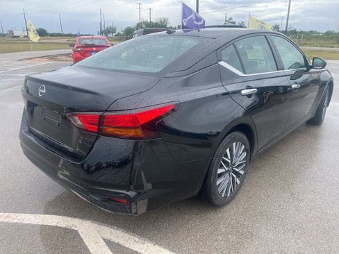 Used 2025 Nissan Altima 2.5 SV FWD image 5