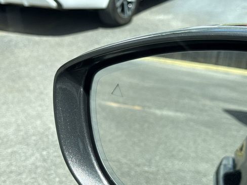 Used 2022 Chrysler Pacifica Limited image 17