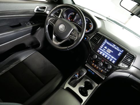 Used 2021 Jeep Grand Cherokee Laredo X AWD/4WD image 9