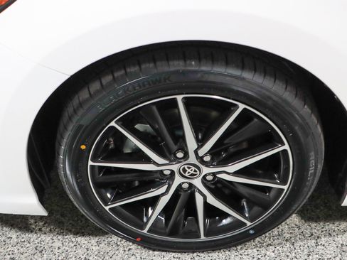 Used 2024 Toyota Camry SE w/ Blackout Package (TMS) image 11