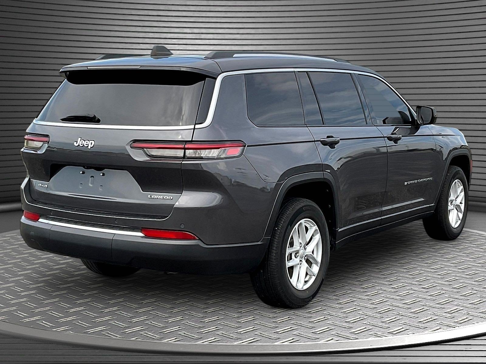 Used 2023 Jeep Grand Cherokee L Laredo AWD/4WD image 7