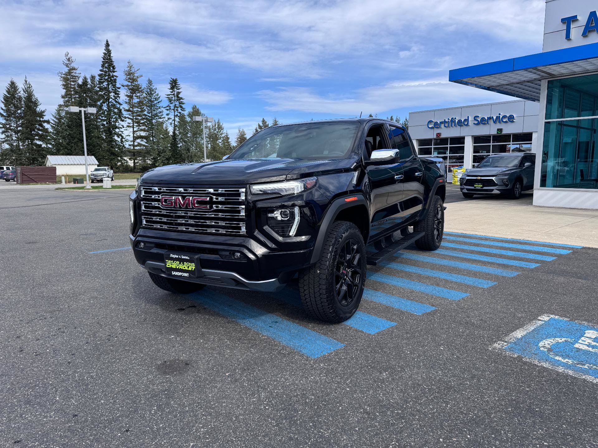 Used 2025 GMC Canyon Denali w/ LPO, Denali Black Edition AWD/4WD image 3
