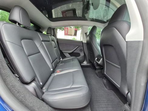Used 2024 Tesla Model Y Long Range AWD/4WD image 21