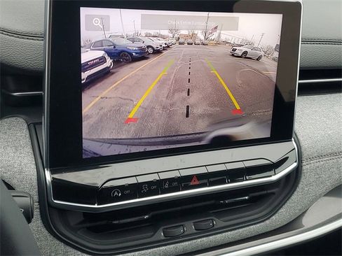 Used 2023 Jeep Compass Latitude image 26