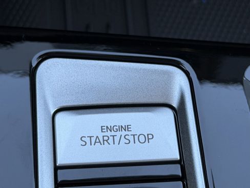 New 2026 Volkswagen Atlas SE image 24