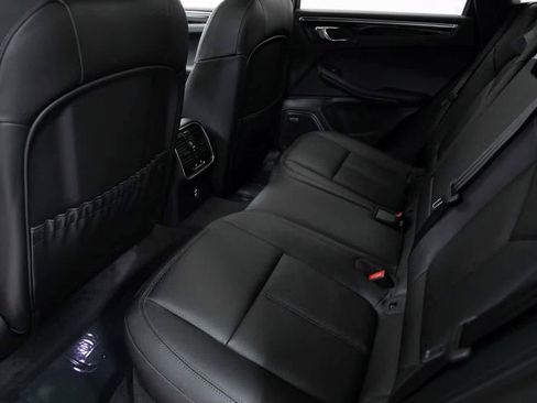 Certified 2025 Porsche Macan image 28