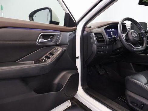 Certified 2023 Nissan Rogue Platinum w/ Platinum Premium Package FWD image 8