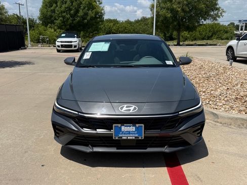 Used 2025 Hyundai Elantra SEL w/ Cargo Package FWD image 8