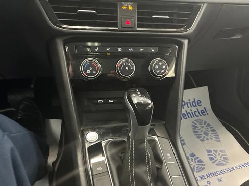 Used 2023 Volkswagen Taos SE w/ Panoramic Sunroof Package AWD/4WD image 32