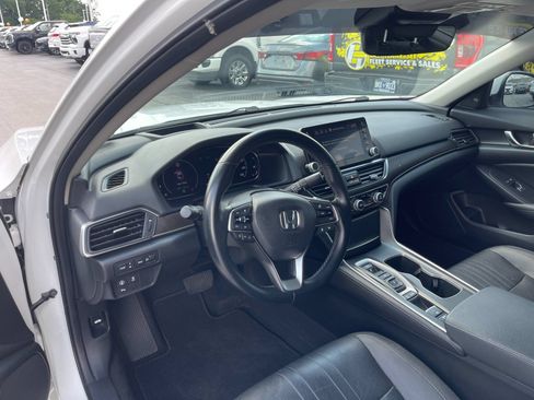 Used 2020 Honda Accord Touring image 11