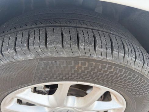 Used 2023 Chrysler Pacifica Touring-L FWD image 7