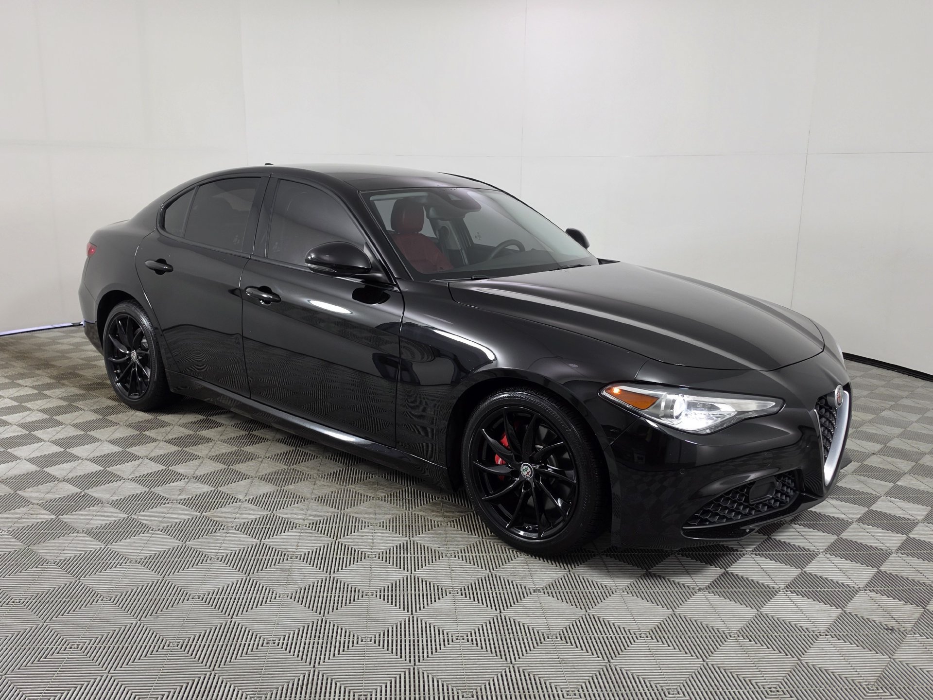 Used 2017 Alfa Romeo Giulia RWD image 43