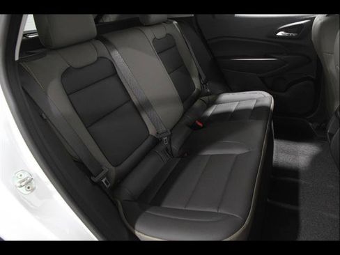Used 2024 Chevrolet Trax ACTIV w/ Driver Confidence Package FWD image 16