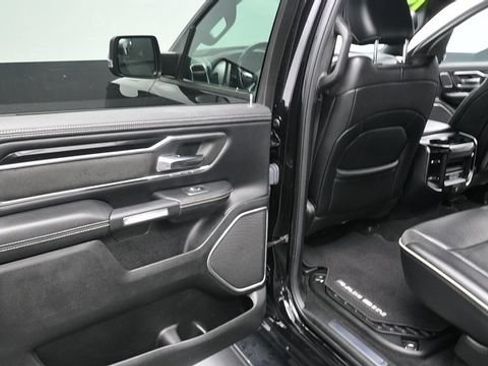 Used 2019 RAM 1500 Laramie AWD/4WD image 18