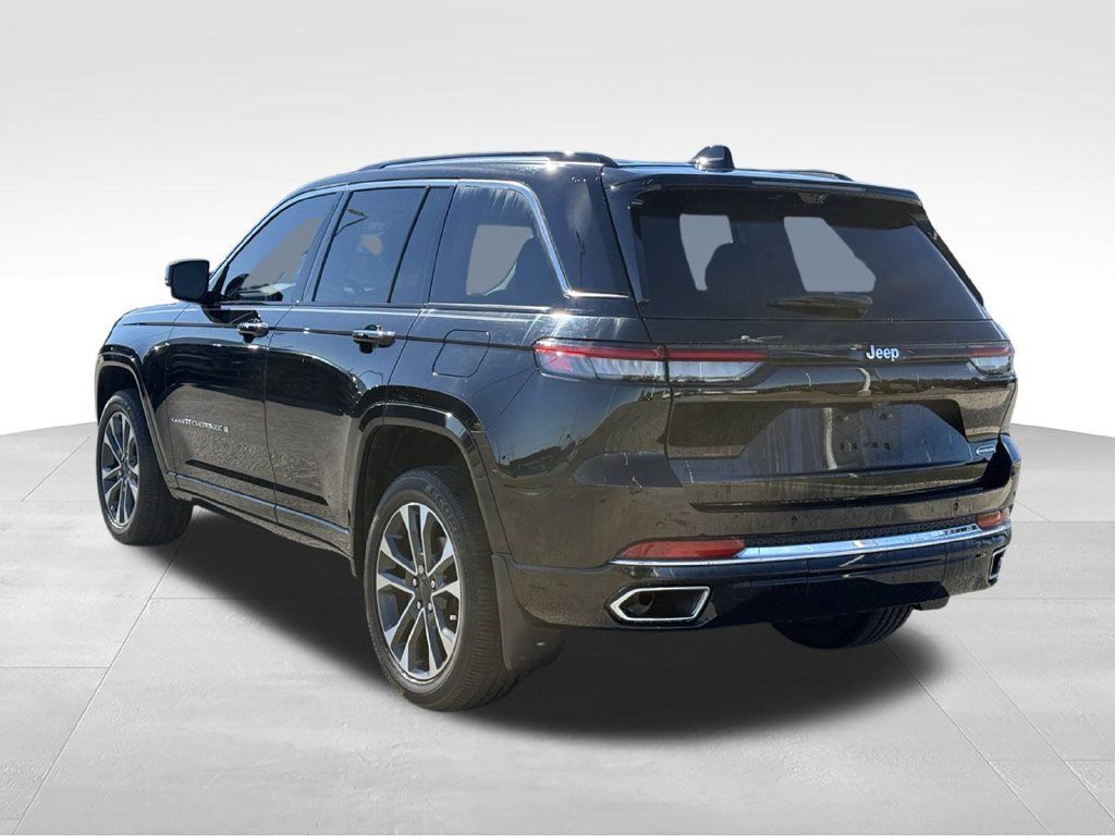 Used 2022 Jeep Grand Cherokee Overland w/ Luxury Tech Group IV RWD image 3
