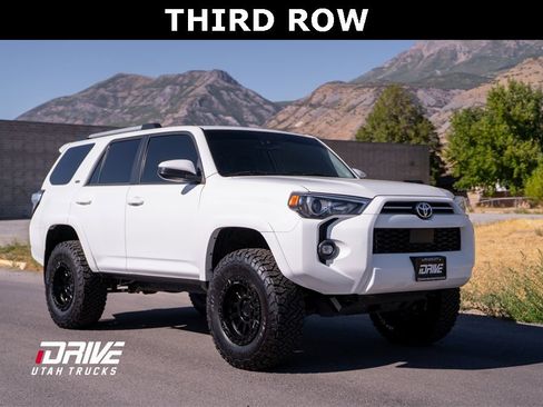 Used 2022 Toyota 4Runner SR5 image 1