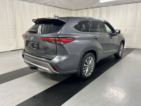 Used 2021 Toyota Highlander Platinum image 2