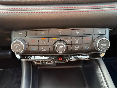 Used 2025 Dodge Durango GT AWD/4WD image 25