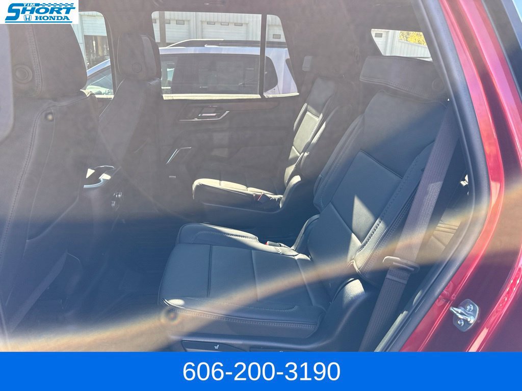 Used 2025 GMC Yukon Denali w/ Sun & Power Step Package AWD/4WD image 13