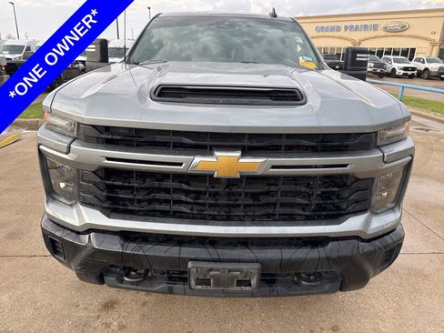 Used 2024 Chevrolet Silverado 2500 Custom w/ Custom Convenience Package image 2