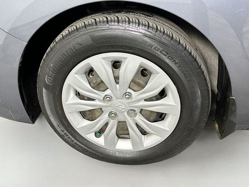 Used 2020 Hyundai Accent SE FWD image 28