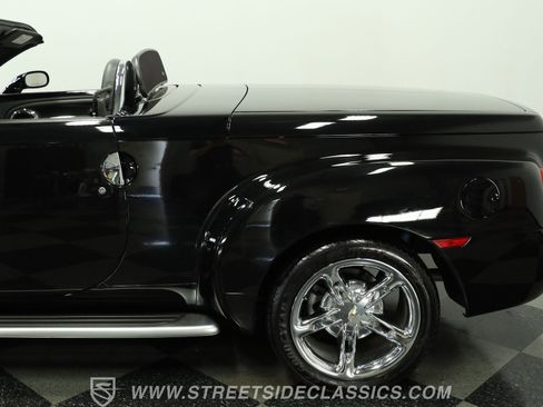 Used 2005 Chevrolet SSR w/ Preferred Equipment Group image 24