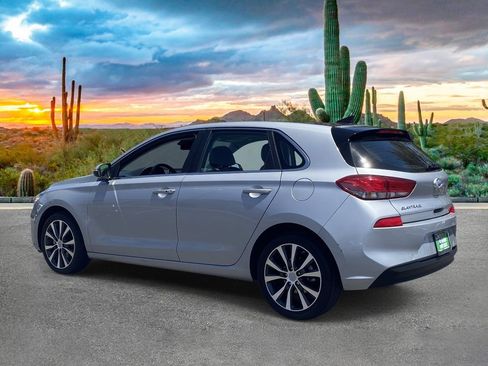 Used 2020 Hyundai Elantra GT w/ Style Package 02 FWD image 5