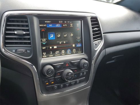 Used 2017 Jeep Grand Cherokee Altitude image 29