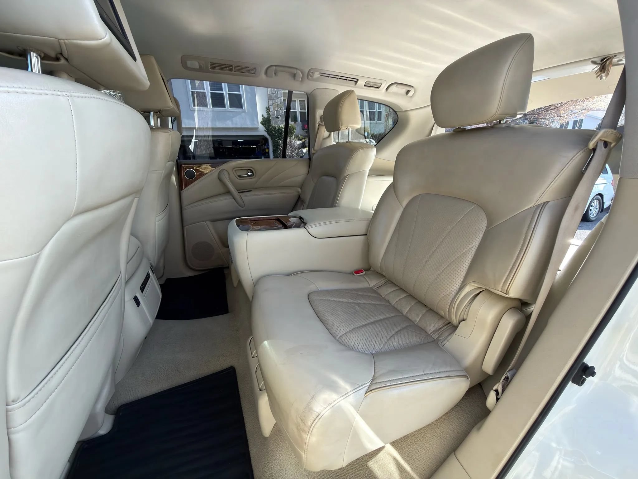 Used 2016 INFINITI QX80 4WD w/ Deluxe Technology Package image 18