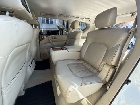 Used 2016 INFINITI QX80 4WD w/ Deluxe Technology Package image 18