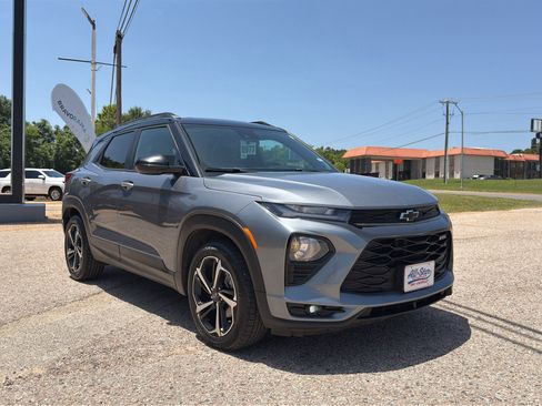 Used 2021 Chevrolet TrailBlazer RS w/ Sun and Liftgate Package FWD image 13