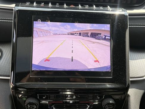 Used 2025 Jeep Grand Cherokee Altitude RWD image 19