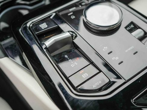 Used 2025 BMW 530i 530i w/ Premium Package image 19