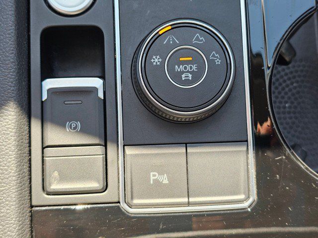 Used 2023 Volkswagen Atlas SEL AWD/4WD image 39