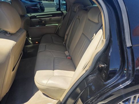 Used 2006 Lincoln Town Car Designer Series RWD image 15