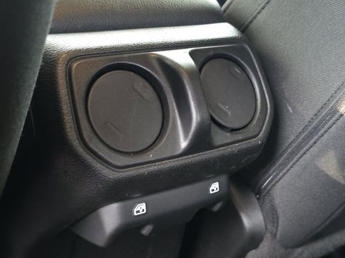Used 2021 Jeep Gladiator Willys image 14