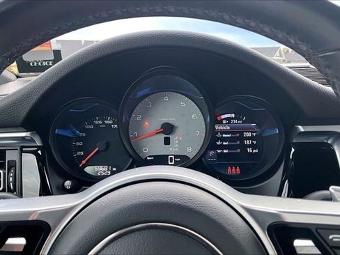 Used 2021 Porsche Macan S image 13